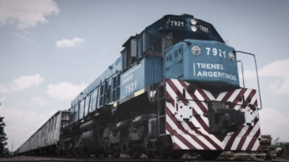 Motociclista murió al colisionar con un tren en Río Tala 