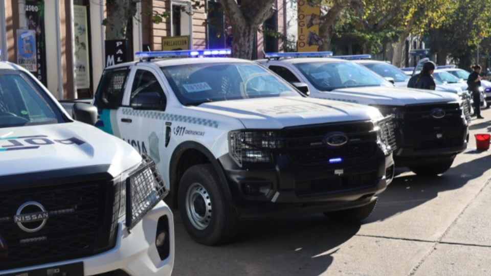 Presentaron nuevos móviles y el personal que se suma a la Policía Comunal Presentaron nuevos móviles y el personal que se suma a la Policía Comunal