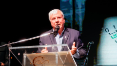 Fernando-Bravo-recibio-el-premio-Don-Manuel-Alvarez-Argelles