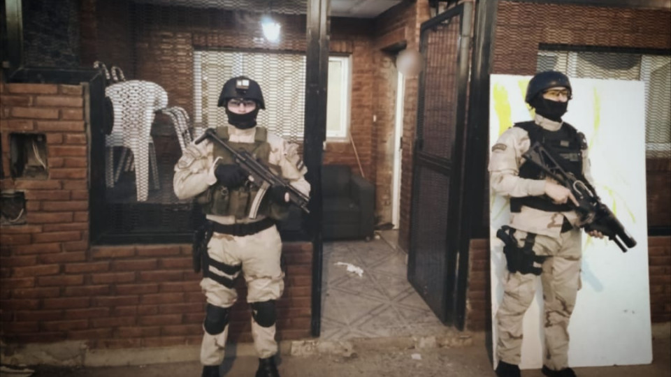 Imputan y allanan a cuatro policías de la Vial San Pedro por el robo de dinero a un comerciante Imputan y allanan a cuatro policías de la Vial San Pedro por el robo de dinero a un comerciante