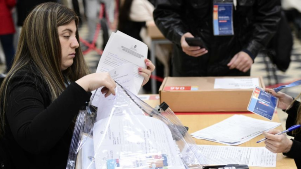 Cuántos fiscales pueden tener los partidos en cada mesa de votación Cuántos fiscales pueden tener los partidos en cada mesa de votación