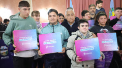 Provincia-entrego-113-netbooks-a-estudiantes-de-escuelas-secundarias